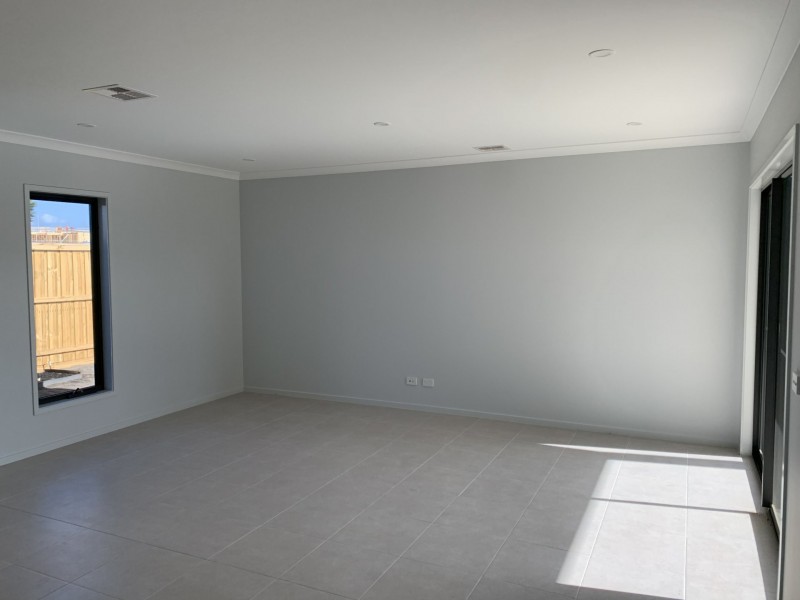 6 Garrard Crescent, Clyde VIC 3978