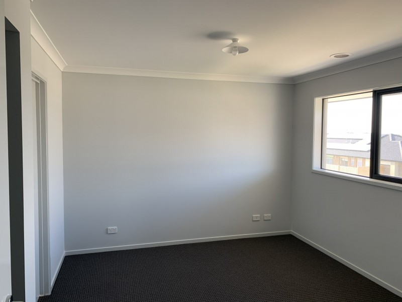 6 Garrard Crescent, Clyde VIC 3978