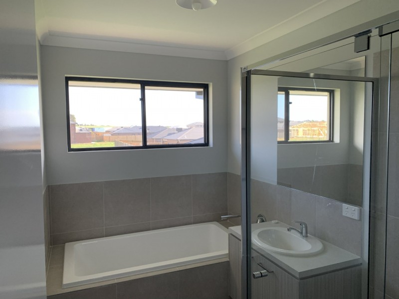 6 Garrard Crescent, Clyde VIC 3978