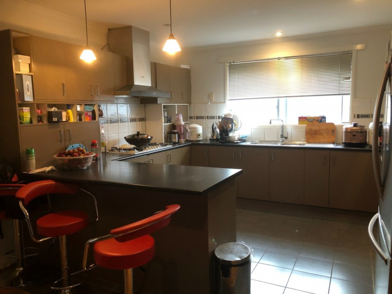 5 Armoy Close, Cranbourne East VIC 3977