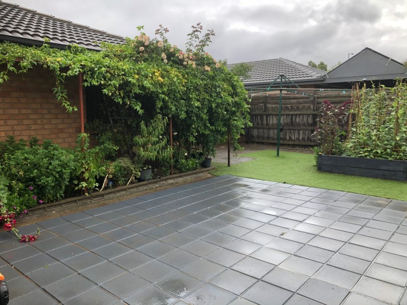 5 Armoy Close, Cranbourne East VIC 3977