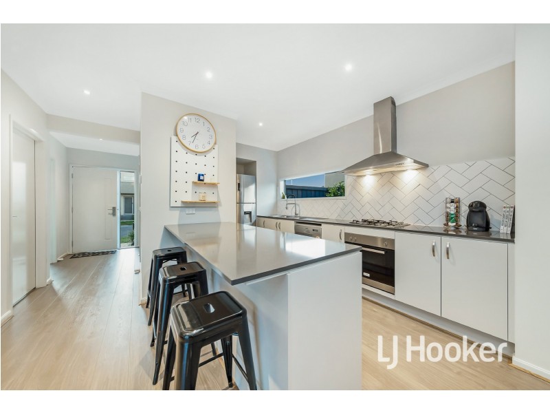 3 Sundew Avenue, Cranbourne East VIC 3977