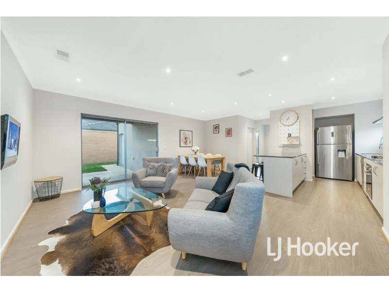 3 Sundew Avenue, Cranbourne East VIC 3977