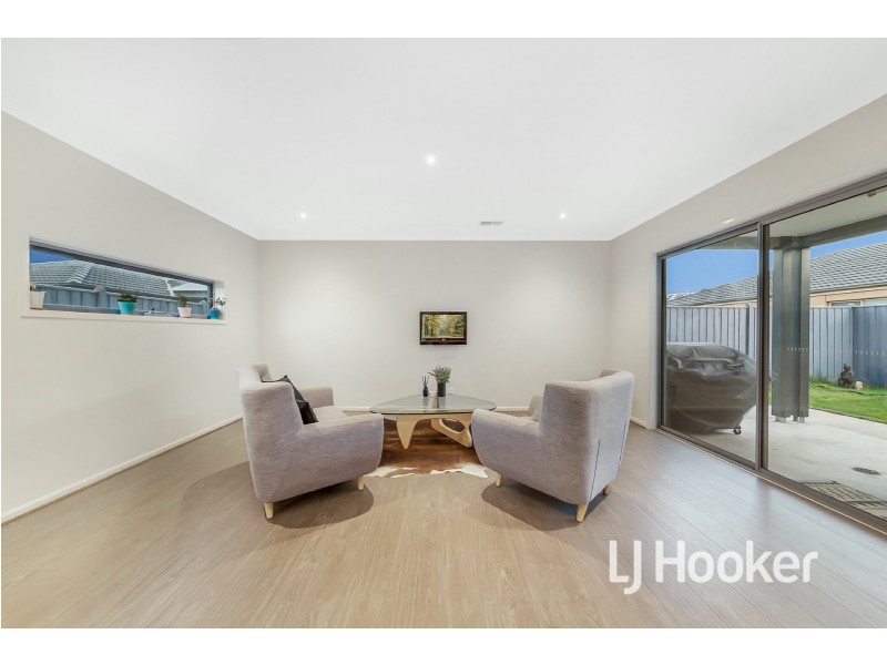 3 Sundew Avenue, Cranbourne East VIC 3977