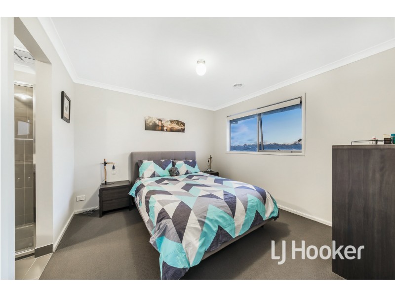 3 Sundew Avenue, Cranbourne East VIC 3977