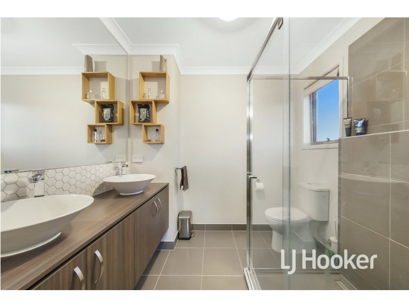 3 Sundew Avenue, Cranbourne East VIC 3977