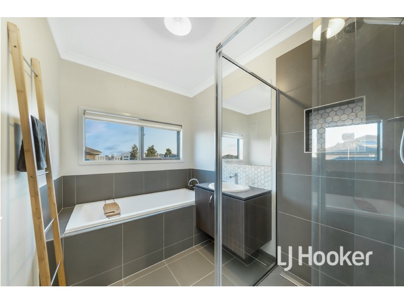 3 Sundew Avenue, Cranbourne East VIC 3977