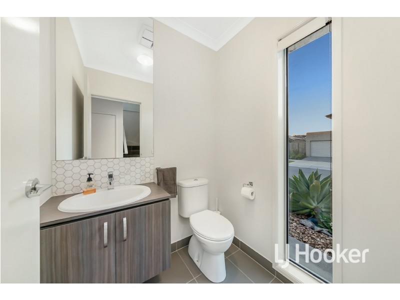 3 Sundew Avenue, Cranbourne East VIC 3977