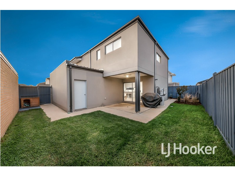 3 Sundew Avenue, Cranbourne East VIC 3977