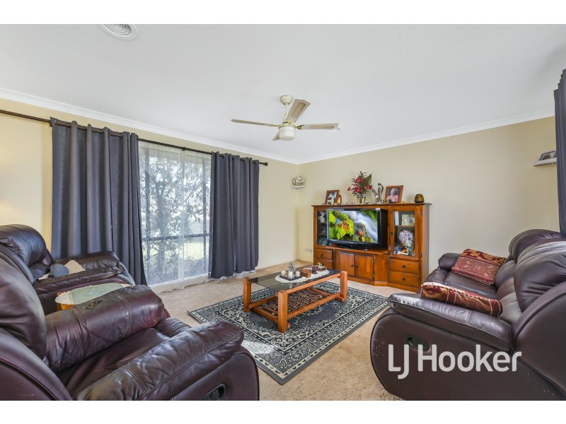44 Trafalgar Way, Cranbourne East VIC 3977