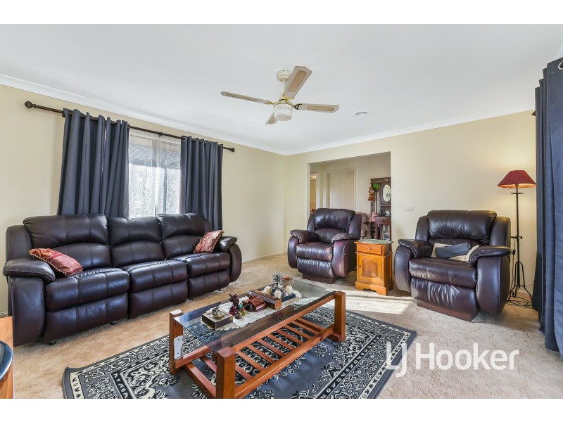 44 Trafalgar Way, Cranbourne East VIC 3977