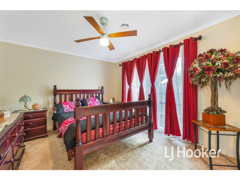 44 Trafalgar Way, Cranbourne East VIC 3977