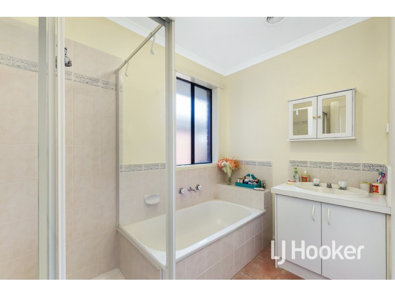 44 Trafalgar Way, Cranbourne East VIC 3977