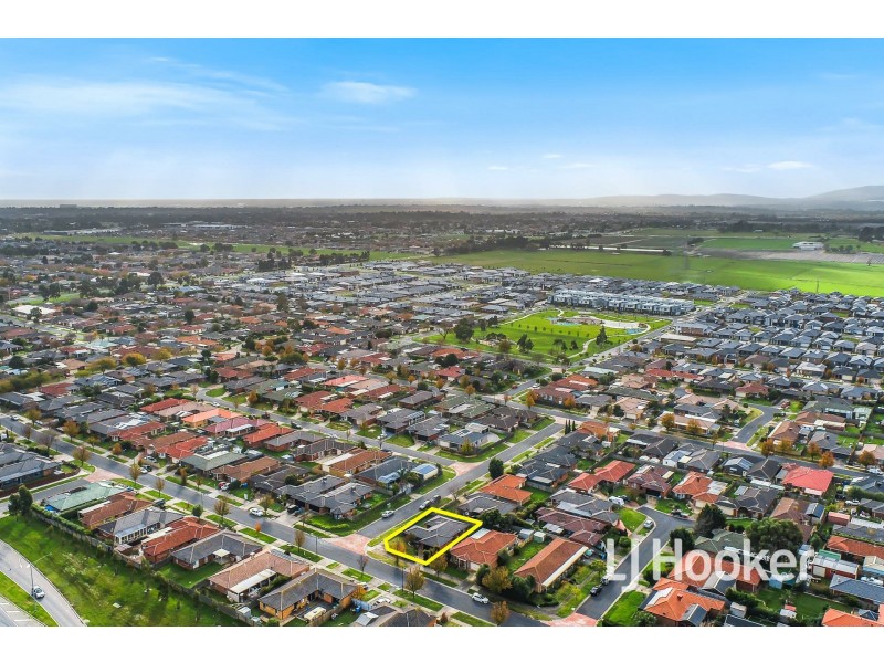 44 Trafalgar Way, Cranbourne East VIC 3977