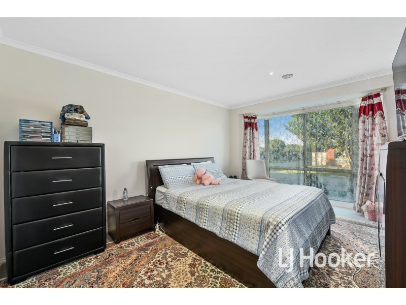 19 Nyarrin Place, Cranbourne West VIC 3977