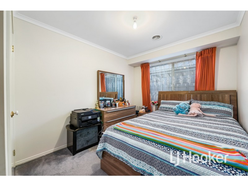 19 Nyarrin Place, Cranbourne West VIC 3977