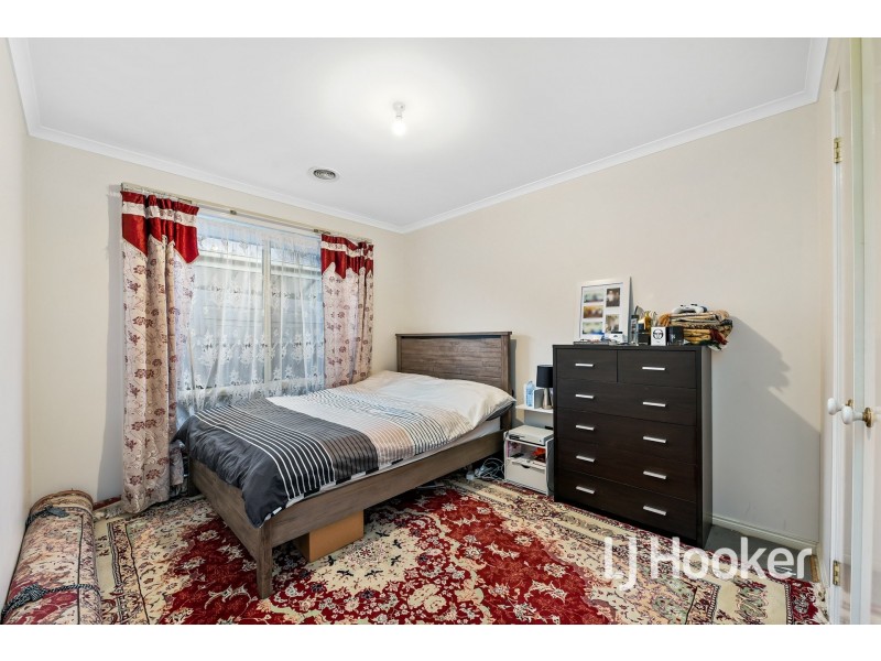19 Nyarrin Place, Cranbourne West VIC 3977