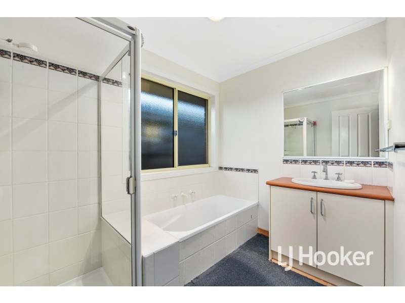 19 Nyarrin Place, Cranbourne West VIC 3977