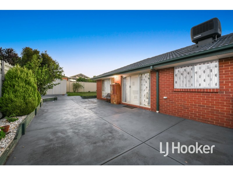 19 Nyarrin Place, Cranbourne West VIC 3977