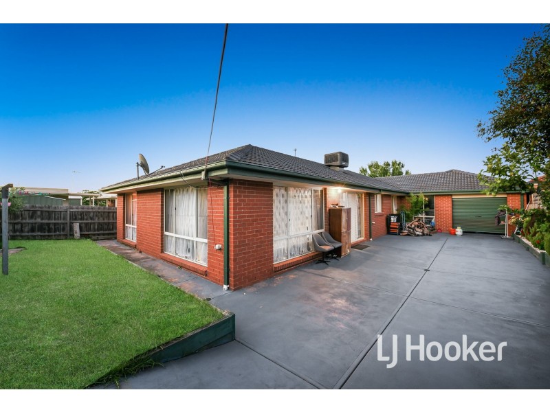 19 Nyarrin Place, Cranbourne West VIC 3977