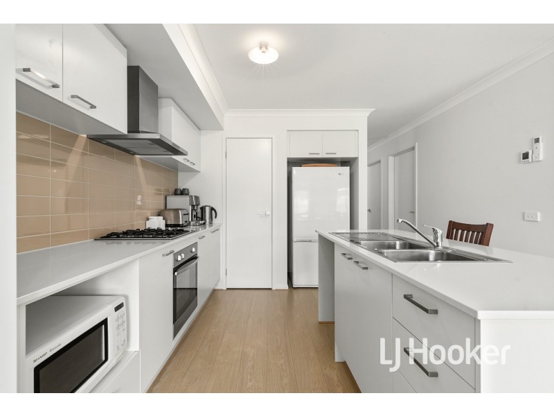 23 Myrtleford Avenue, Clyde VIC 3978