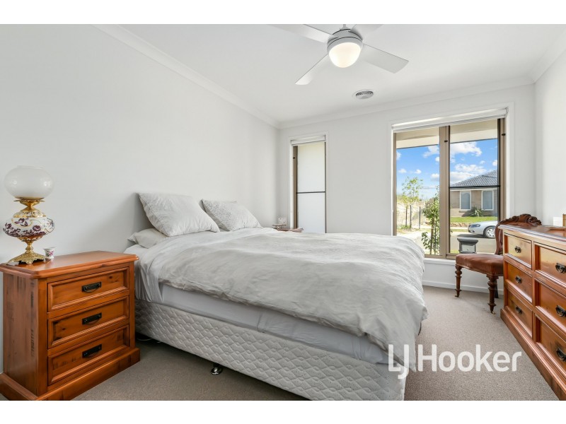 23 Myrtleford Avenue, Clyde VIC 3978