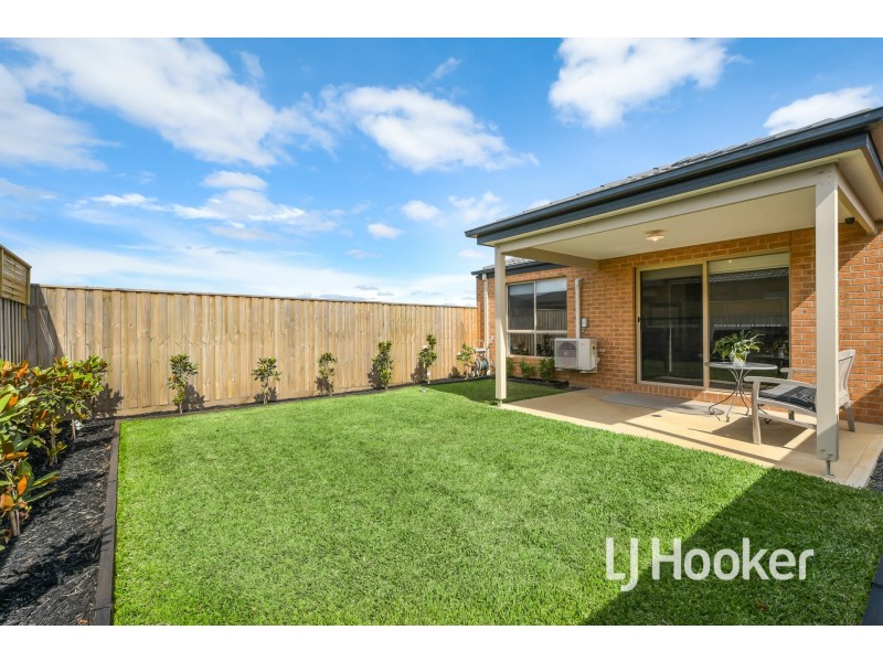 23 Myrtleford Avenue, Clyde VIC 3978