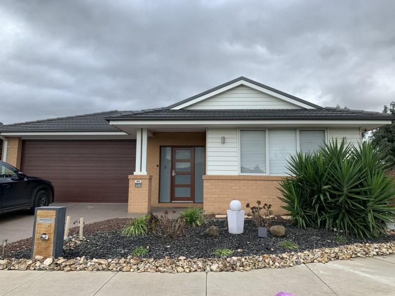 127 Lineham Drive, Cranbourne East VIC 3977