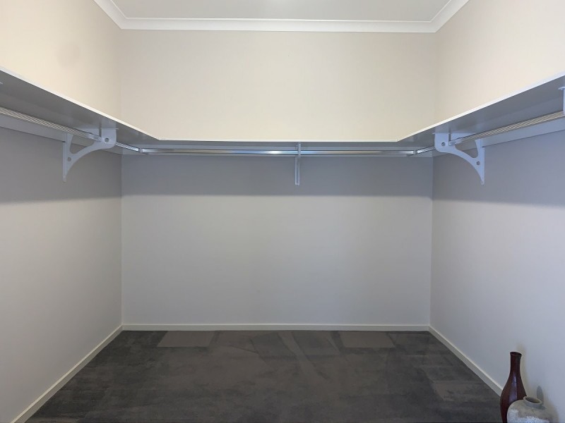 127 Lineham Drive, Cranbourne East VIC 3977