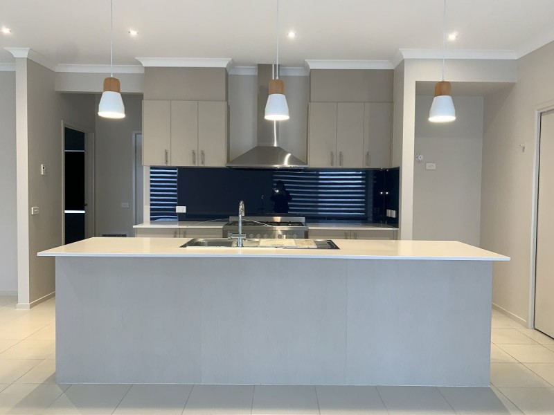 127 Lineham Drive, Cranbourne East VIC 3977