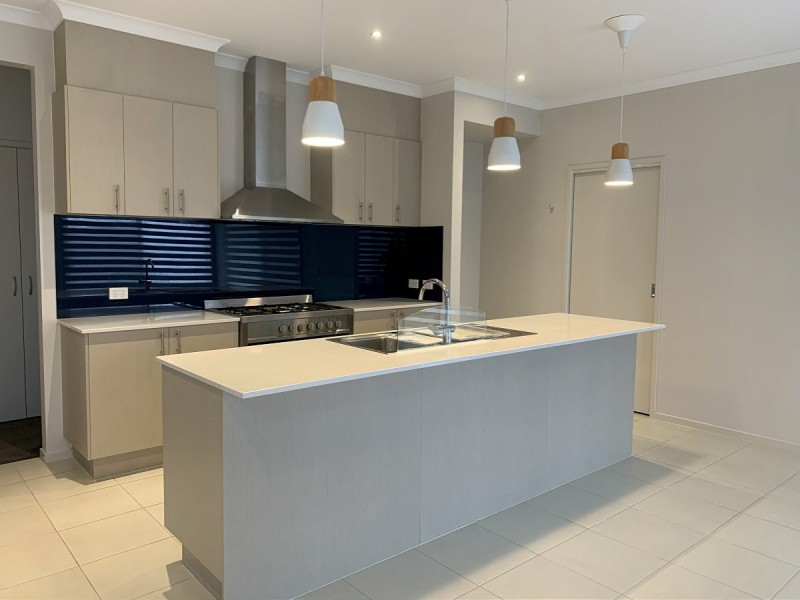 127 Lineham Drive, Cranbourne East VIC 3977