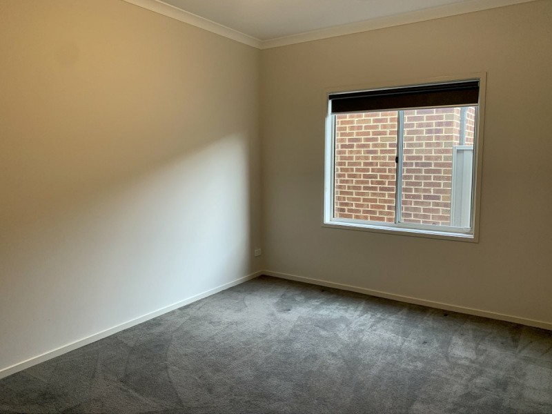 127 Lineham Drive, Cranbourne East VIC 3977