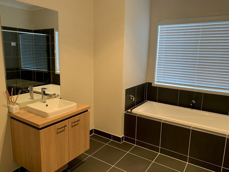 127 Lineham Drive, Cranbourne East VIC 3977