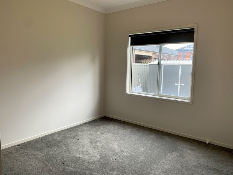 127 Lineham Drive, Cranbourne East VIC 3977