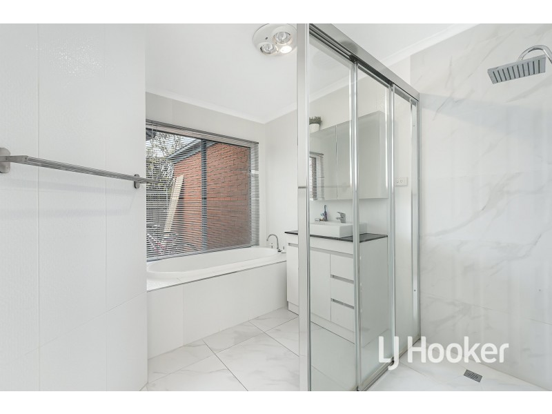 3 Mariner Close, Cranbourne North VIC 3977