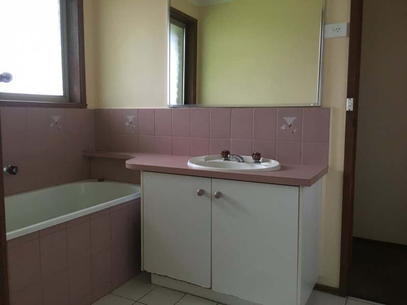 Unit 2/7 Hazlitt Court, Cranbourne VIC 3977