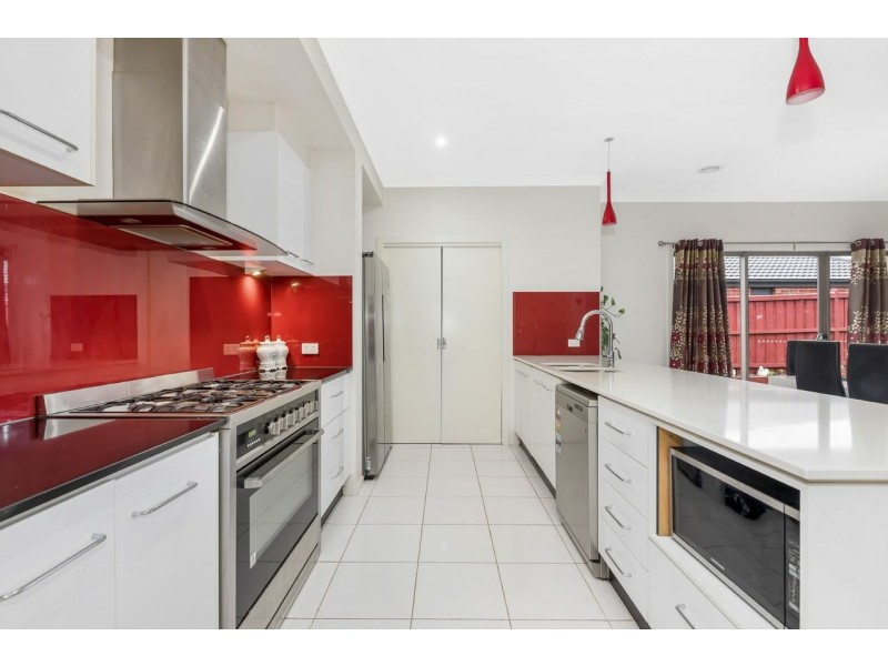 24 Merritt Avenue, Cranbourne West VIC 3977