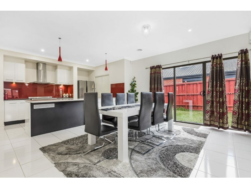 24 Merritt Avenue, Cranbourne West VIC 3977