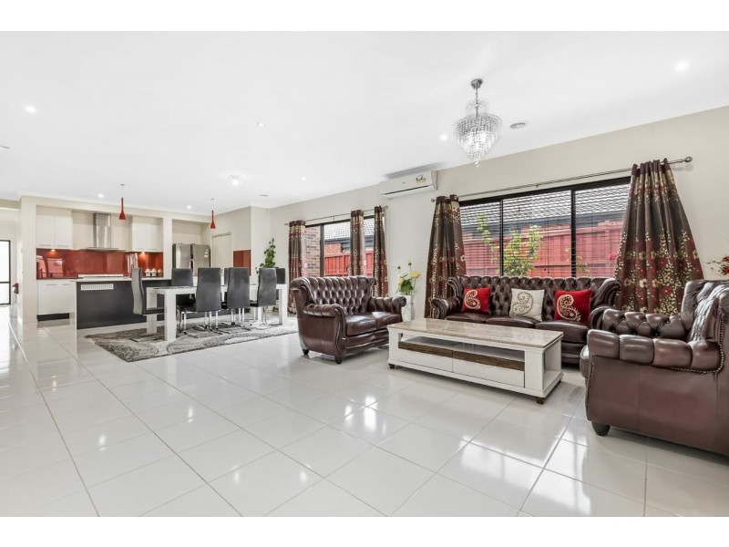 24 Merritt Avenue, Cranbourne West VIC 3977