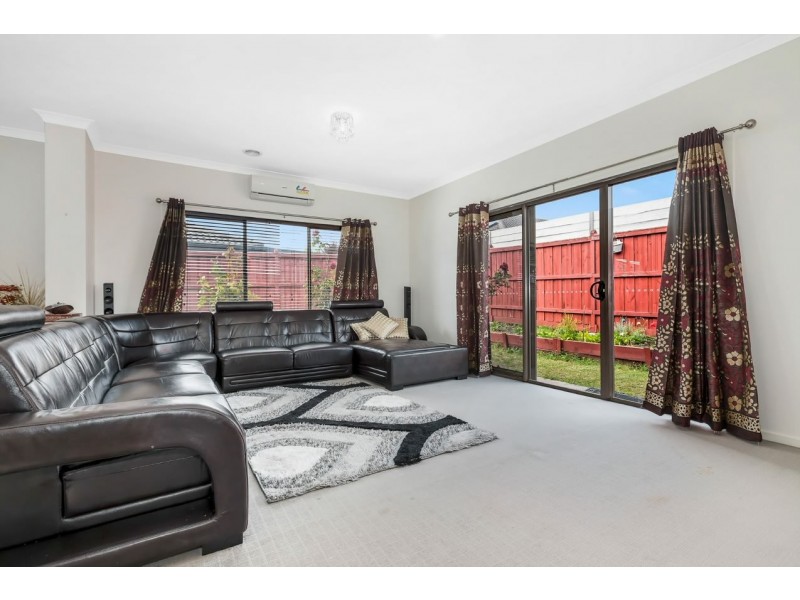 24 Merritt Avenue, Cranbourne West VIC 3977