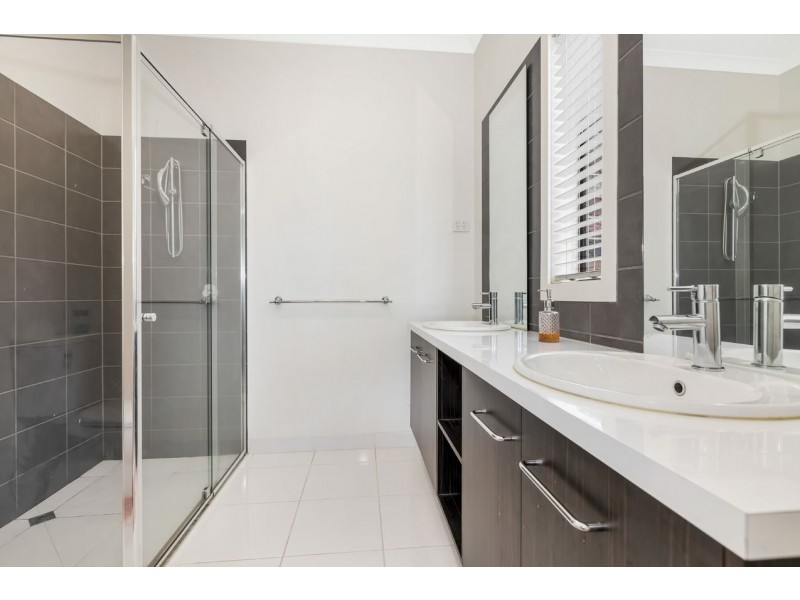 24 Merritt Avenue, Cranbourne West VIC 3977