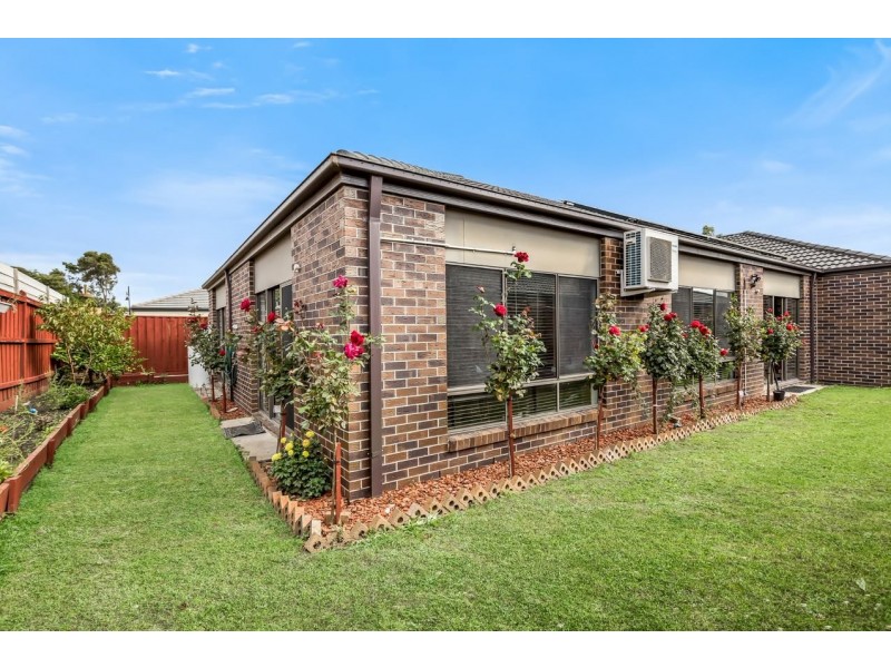 24 Merritt Avenue, Cranbourne West VIC 3977