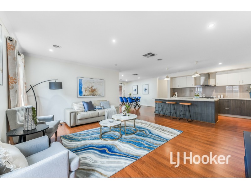 8 Bankton Avenue, Cranbourne East VIC 3977