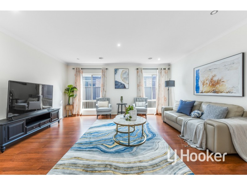 8 Bankton Avenue, Cranbourne East VIC 3977