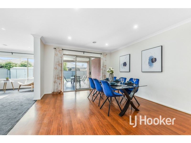 8 Bankton Avenue, Cranbourne East VIC 3977