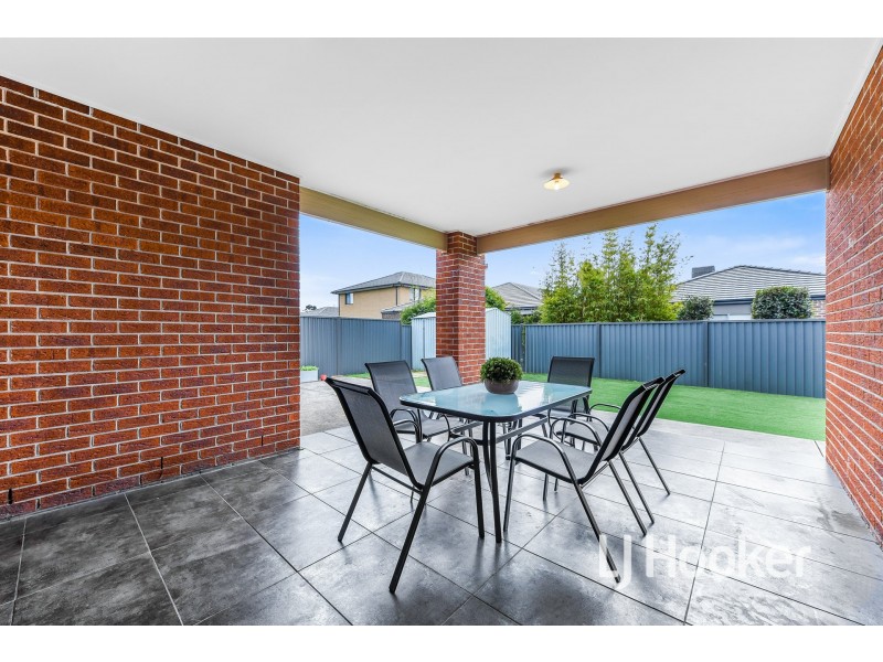 8 Bankton Avenue, Cranbourne East VIC 3977