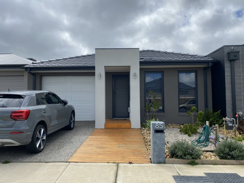 85 Athletic Circuit, Clyde VIC 3978