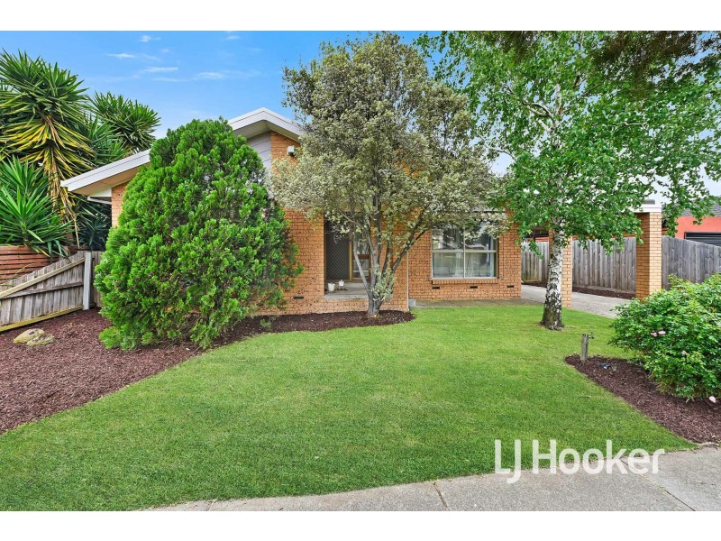 48 Lawless Drive, Cranbourne North VIC 3977