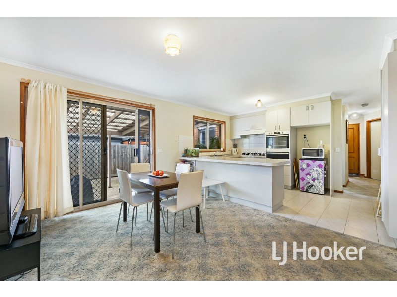 48 Lawless Drive, Cranbourne North VIC 3977