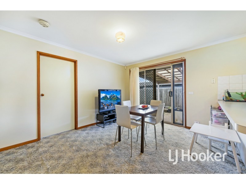 48 Lawless Drive, Cranbourne North VIC 3977